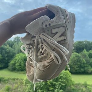 New balance - beige velvet with rose gold trim